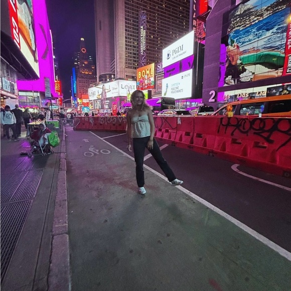 Meet your Posher, Lydia - Picture 3 of 4